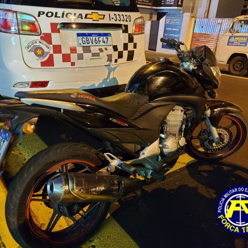 Policia Militar recupera moto furtada
