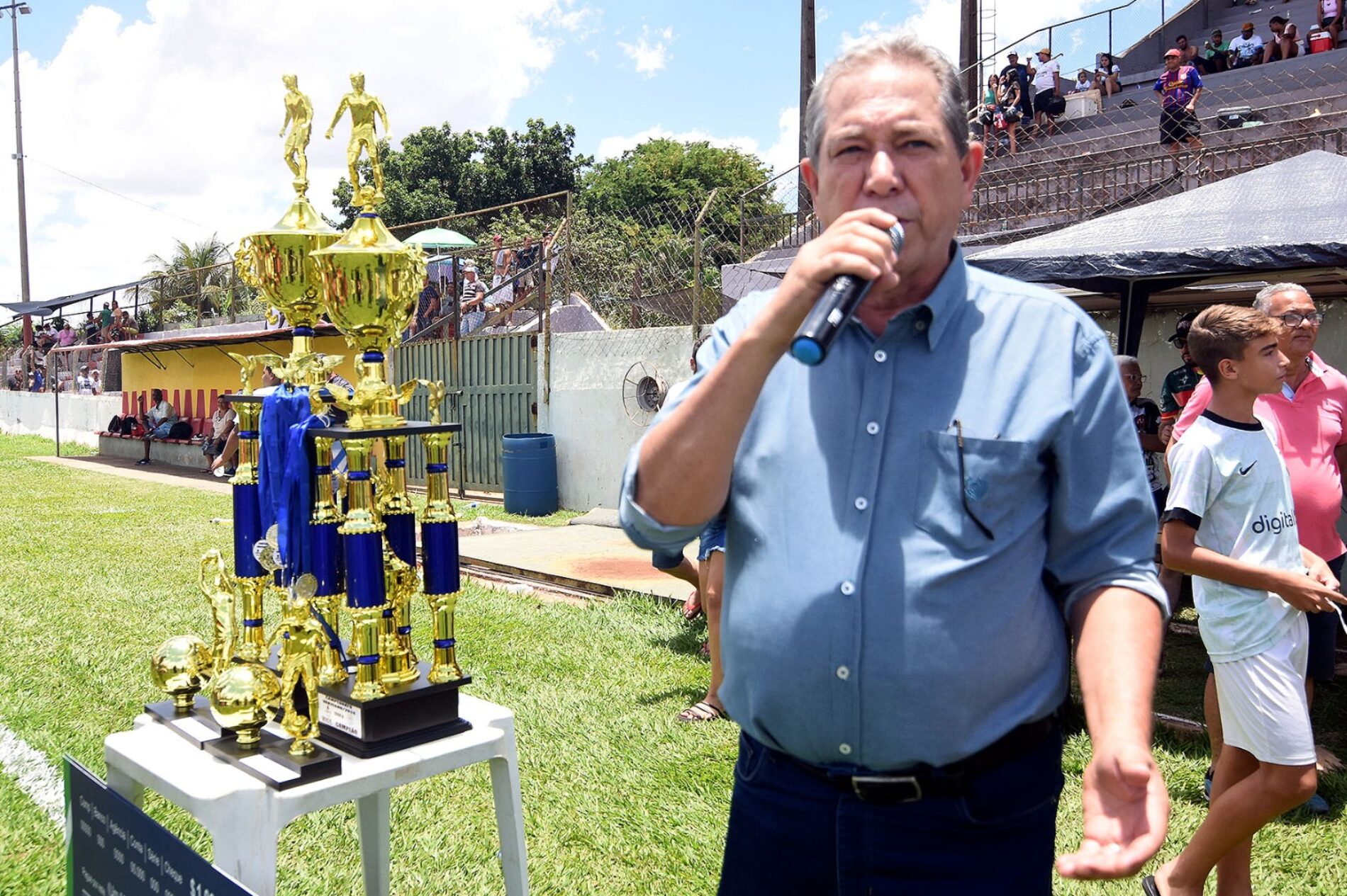 BARRETOS: Odair Silva prefeito eleito acompanha final do Campeonato Varzeano Série A